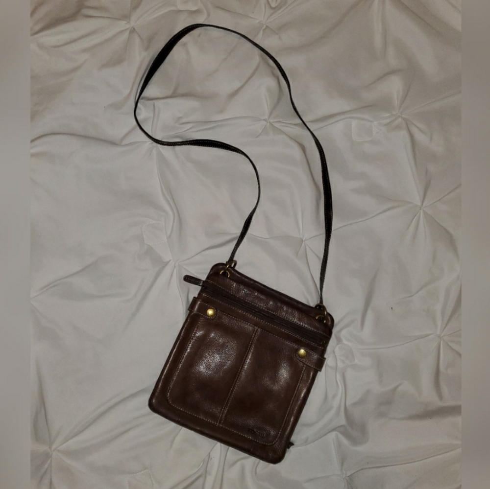 Fossil leather cross body G11